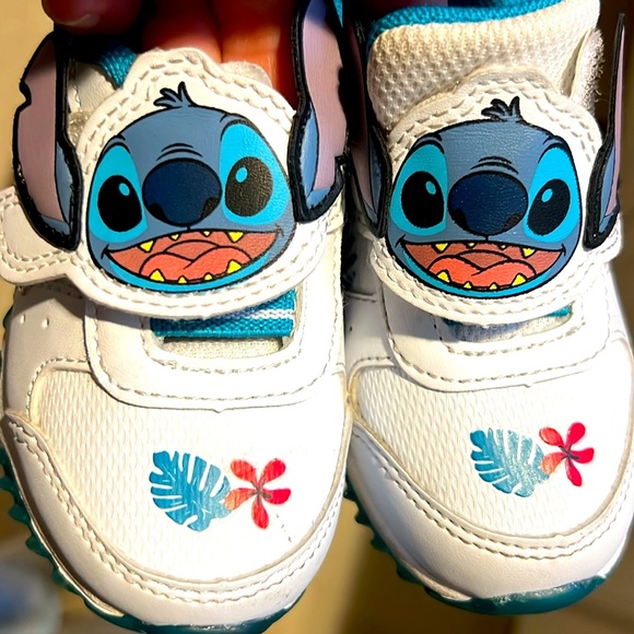 Disney Lilo and Stitch Lighted Athletic Sneaker (Toddler/Little Kid) size 6 - Picture 10 of 11